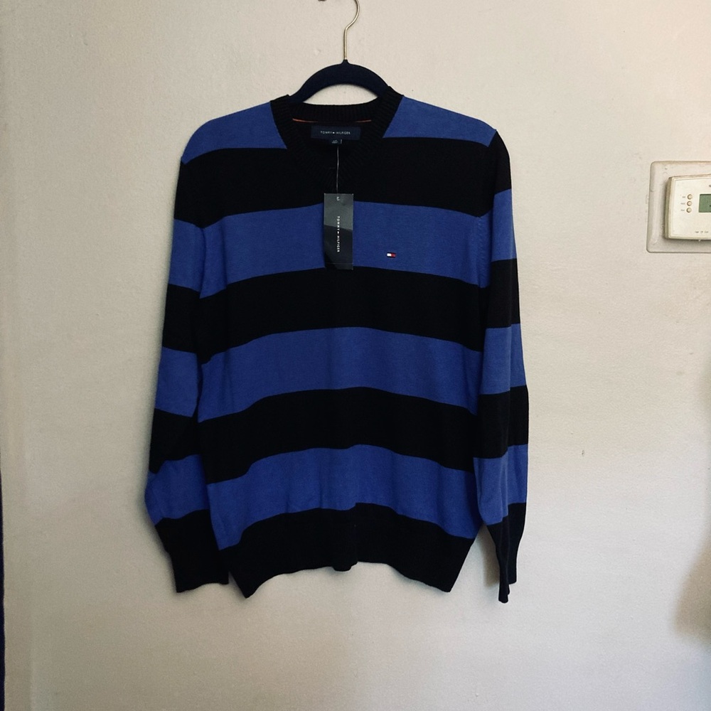 10-3 Men’s Tommy Hilfiger sweater v neck stripe Small NWT 100% Cotton